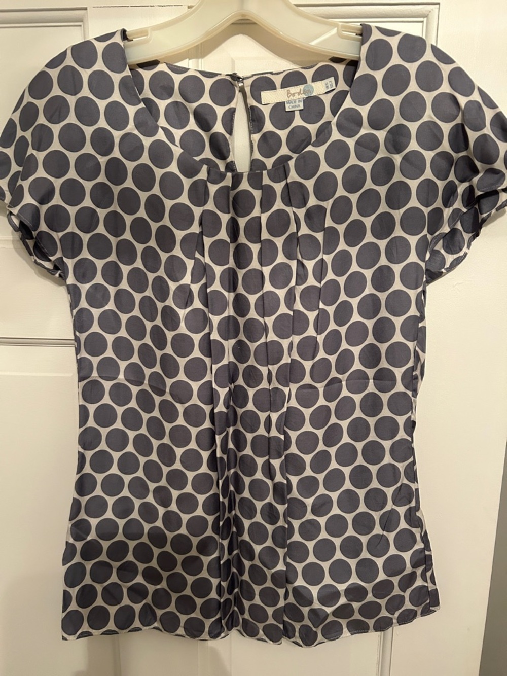 US SZ 2 Boden Gray and White Polka Dot Short Sleeve Blouse